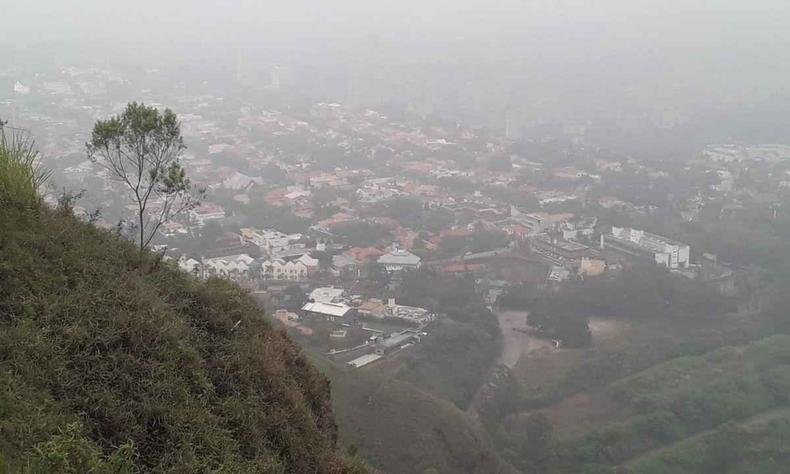  Clima. Vista de BH. Na Serra do Belvedere