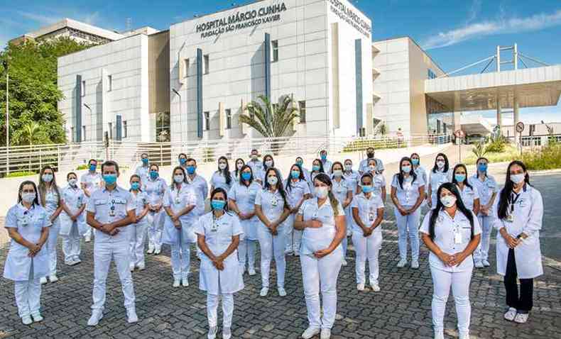 Parte da numerosa equipe de profissionais de sade que atua no Hospital Mrcio Cunha e garante a excelncia da prestao de servioos s comunidades do Vale do Ao(foto: Divulgao HMC)
