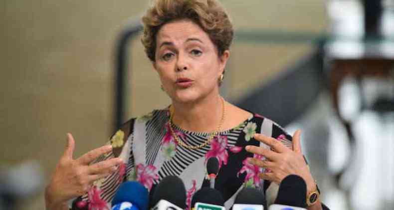 Oposio conta com a rejeio das contas do governo no TCU para conseguir tirar a presidente Dilma do poder(foto: JOS CRUZ/ABR)