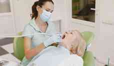 Idosos precisam de cuidados especiais para preservar a saúde bucal