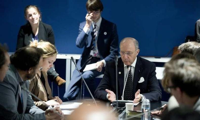 O presidente da COP21, o ministro franc�s das Rela��es Exteriores, Laurent Fabius, explica que esta quarta-feira se trata de uma 'etapa importante'(foto: AFP / ALAIN JOCARD )