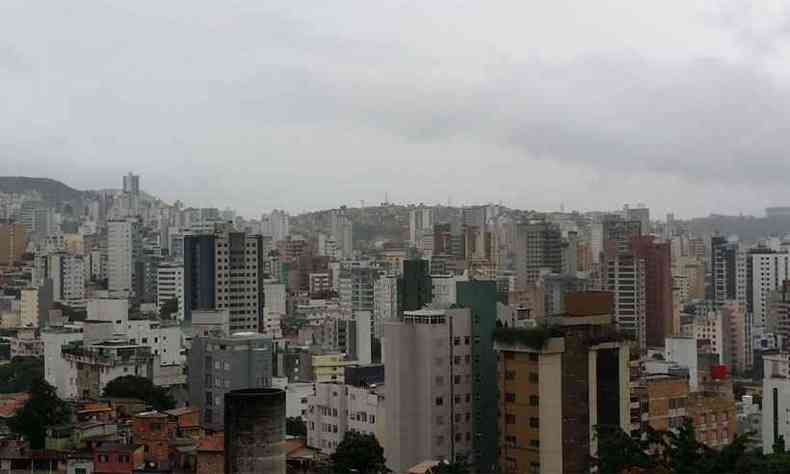 Chuva na Região Centro-Sul de Belo Horizonte na manhã desta quinta-feira(foto: Paulo Filgueiras/EM/D.A Press)