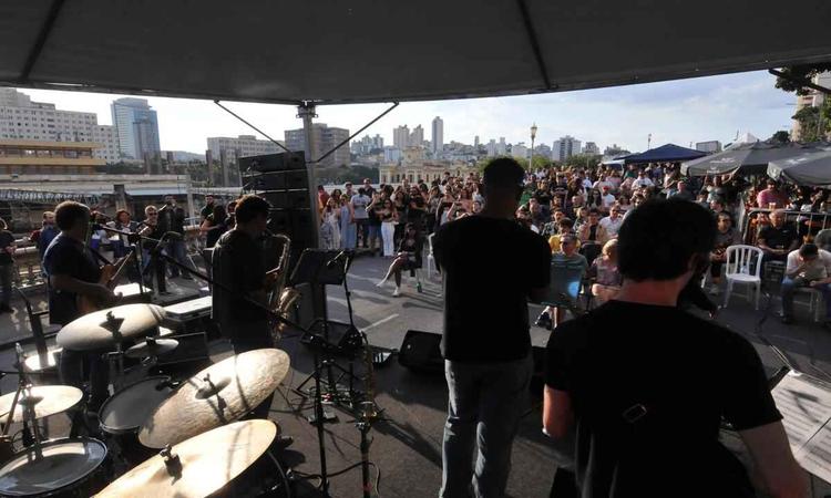 Apresentao de jazz com Andr Limo Quinteto, na Rua Sapuca