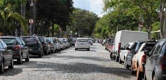 Câmpus recebe veículos que nada têm a ver com a comunidade acadêmica, porque serve de atalho para escapar de congestionamentos(foto: PAULO FILGUEIRAS/EM/D.A PRESS) Câmpus recebe veículos que nada têm a ver com a comunidade acadêmica, porque serve de atalho para escapar de congestionamentos(foto: PAULO FILGUEIRAS/EM/D.A PRESS)