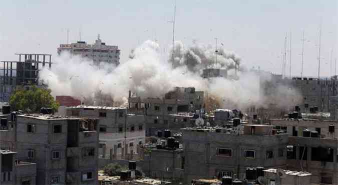 Ataque israelense ocorreu poucas horas depois do anncio de cessar fogo de 72 horas (foto: REUTERS/Ibraheem Abu Mustafa )