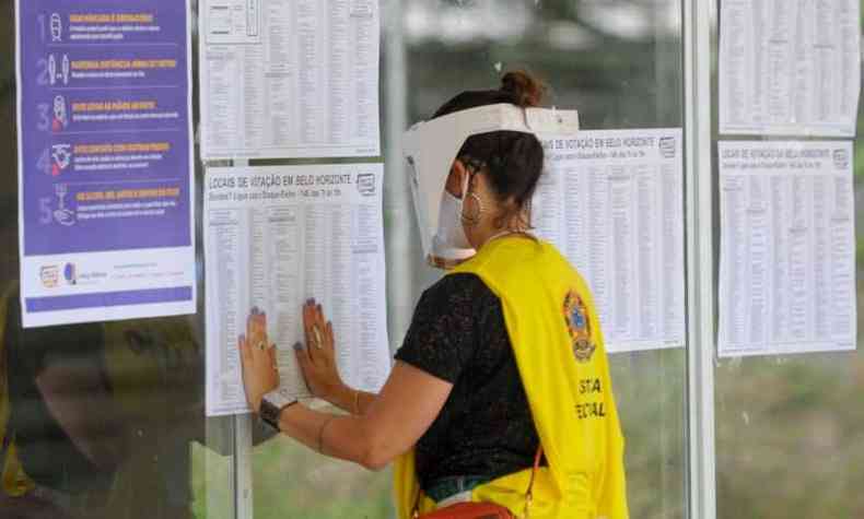 Eleitor que no compareceu s urnas nesse domingo (15) tem at 14 de janeiro para justificar a ausncia(foto: Leandro Couri/EM/D.A Press)