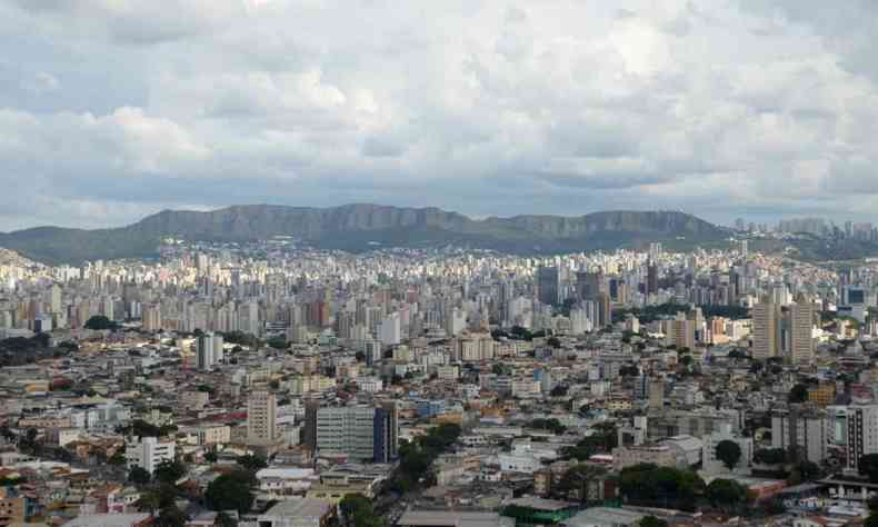 Belo Horizonte vista do alto do Edifcio Jardim Caiara, mais conhecido como Espigo, no bairro Alto Caiaras.