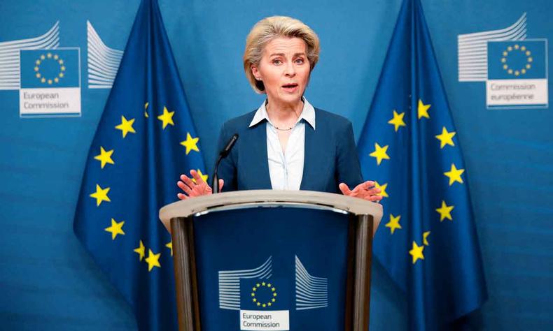 Presidente da Comissão Europeia, Ursula von der Leyen disse que as transações financeiras serão congeladas e a liquidação dos ativos russos será impossível(foto: Johanna Geron/Pool/AFP) Presidente da Comissão Europeia, Ursula von der Leyen