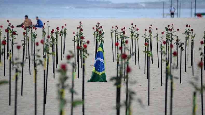 Segundo estudo, o Brasil j acumula em 2021 um total de 282.673 mortes em excesso(foto: REUTERS/Lucas Landau)