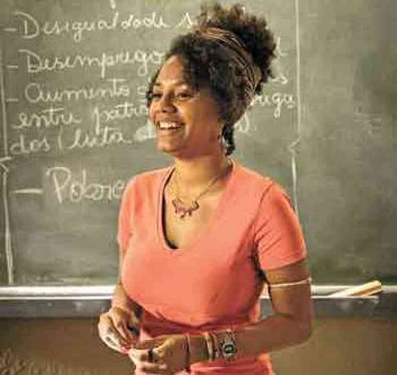 A corajosa professora Camila (Jssica Ellen), cujo visual lembra Marielle Franco (foto: Joo Cotta/Divulgao)