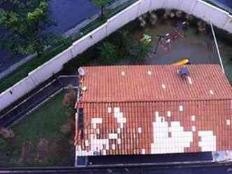 Salo de festas no Bairro Castelo teve parte do telhado danificado(foto: Divulgao)