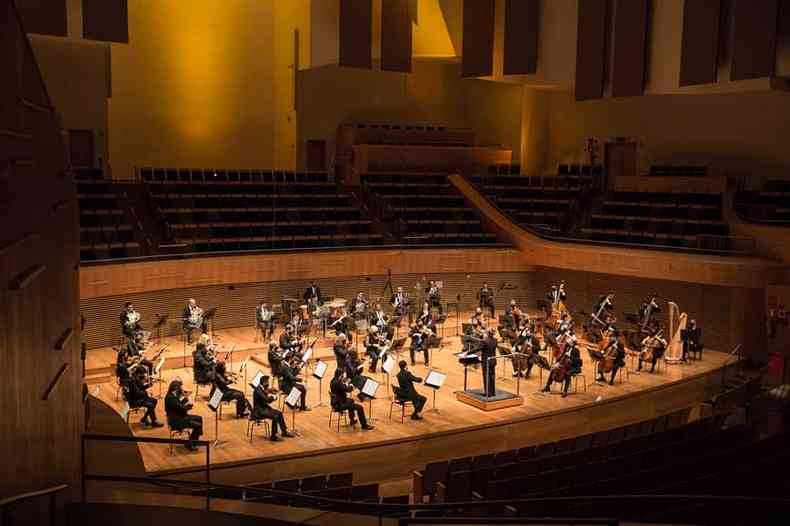 Orquestra Filarmnica de Minas Gerais se apresentou vrias vezes sem plateia em 2020, mas no deixou de subir ao palco da Sala Minas Gerais(foto: Flora Silberschneider/Divulgao)