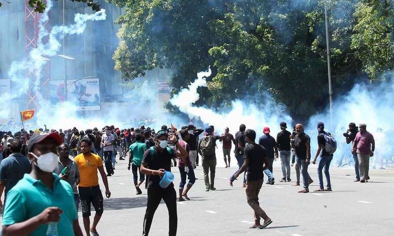 Confronto com for�as de seguran�a