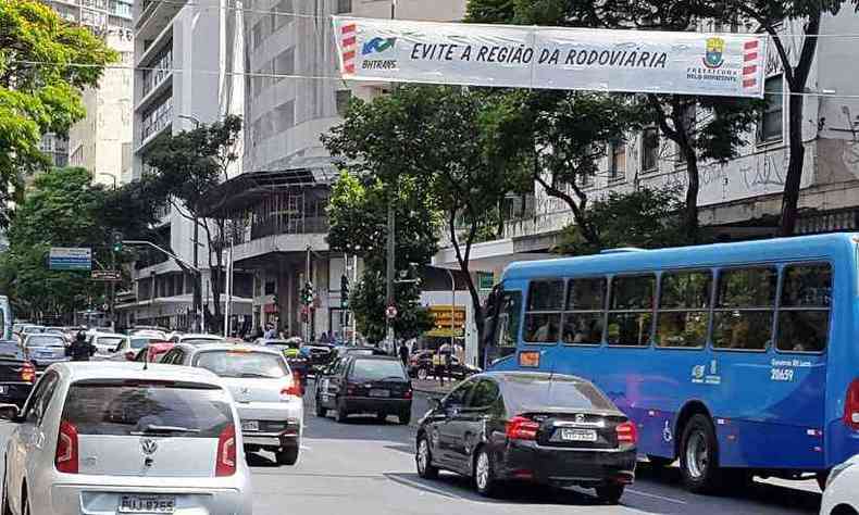 Faixas sinalizam as alteraes no entorno da rodoviria (foto: Paulo Filgueiras/EM/D.A. Press )
