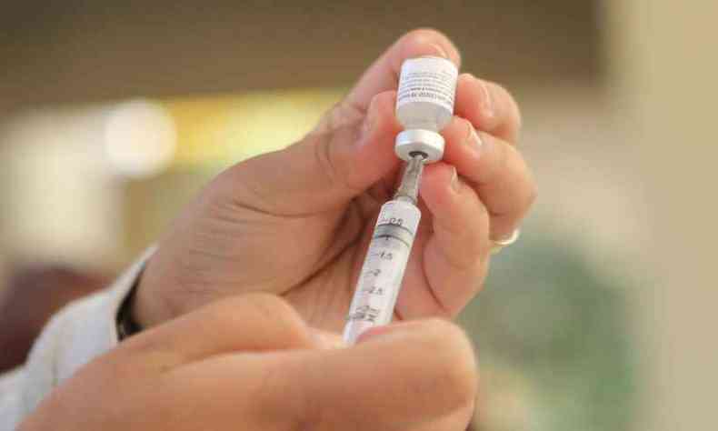 Vacinao para pessoas com idade entre 50 e 52 anos comea nesta segunda-feira (27/6)(foto: Edesio Ferreira/EM/D.A Press)