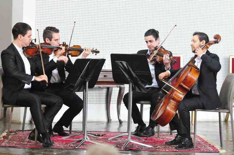 O Quarteto de Cordas da Filarmnica de Minas Gerais se apresenta durante a beno do prespio da Catedral Cristo Rei %u2013 Igreja Me da Arquidiocese de Belo Horizonte. 