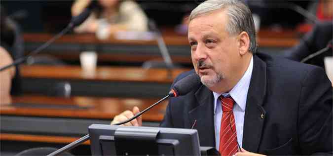 Ricardo Berzoini (PT) assume a articulao do governo em um momento em que o Planalto enfrente dificuldades no Congresso(foto: Zeca Ribeiro/Agncia Cmara )