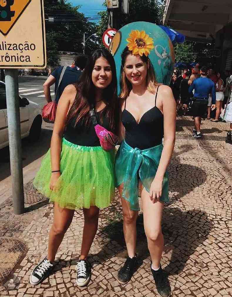 Larissa ao lado da irm, Letcia: foto foi tirada no Carnaval de 2019, no dia anterior ao acidente(foto: Arquivo Pessoal)