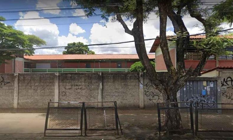 Fachada da Escola Estadual So Salvador, em BH