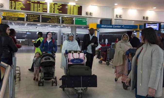 Passageiros que viajam para os Estados Unidos a partir de 10 aeroportos em oito pa�ses de maioria mu�ulmana ser�o proibidos de trazer laptops, tablets e outros dispositivos eletr�nicos (foto: AFP / DON EMMERT)