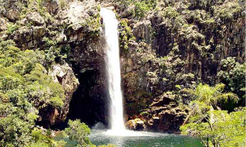 Cachoeira da Chinela oferece queda d'gua de 30 metros(foto: Leandro Couri/EM/D.A Press)