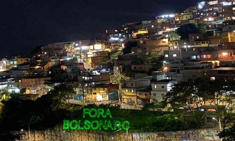 Fora Bolsonaro, em led verdes