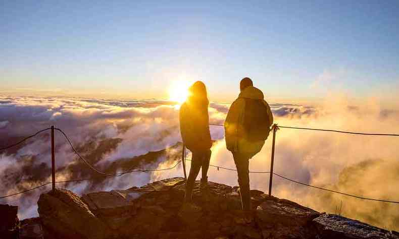 Pico do Areeiro Terceiro cume mais alto da Madeira, com 1.818 metros de altitude, o Pico do Areeiro tem um visual imperdvel, que d a sensao de estar acima das nuvens. Oferece uma vista de partes da ilha como o Curral das Freirase a Ponta de So Loureno (foto: Andr Carvalho/Descubra a Madeira)