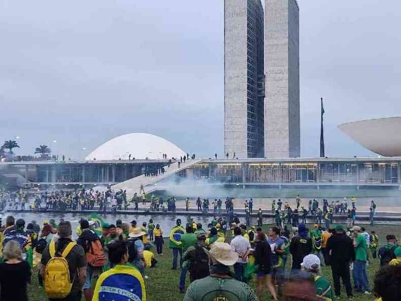 Nos ataques golpistas de 8 de janeiro, extremistas depredaram prdios dos Trs Poderes