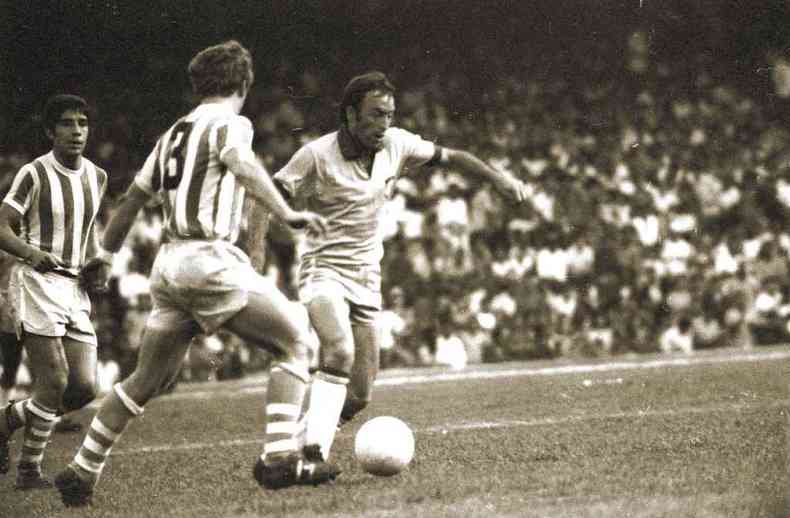 Lance do jogo entre a Seleo Mineira e Seleo Argentina, no Mineiro, em 1968. Mineiros venceram por 3 a 2(foto: Arquivo EM)