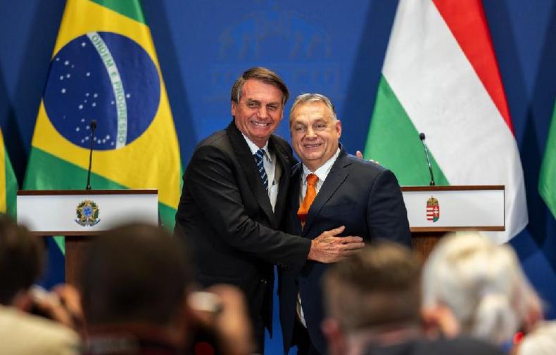 Jair Bolsonaro já disse que se sente 'irmão' de Viktor Orbán(foto: Getty Images) Bolsonaro e Orbán