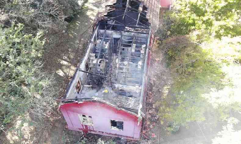 Foto feita por um drone do Corpo de Bombeiros mostra destruio no prdio(foto: Corpo de Bombeiros/Divulgao)