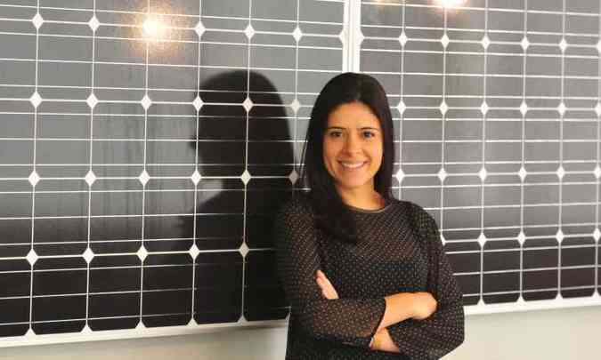 Diretora da Emap Solar, Miriam Diniz diz que mercado deve crescer 300% este ano. Empresa instalou usina de energia no estdio do Mineiro(foto: Alexandre Guzanshe/EM/D.A.Press)