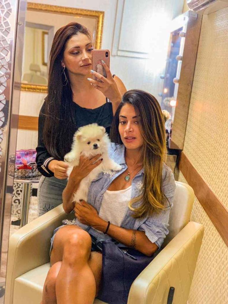 Cintia Fortes e Aline Riscado no Fortes Mega Hair Studio Foto: Reprodução / Instagram Cintia Fortes e Aline Riscado no Fortes Mega Hair Studio Foto: Reprodução / Instagram