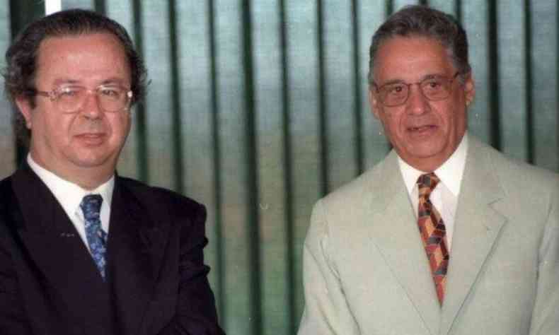 O ex-presidente da Repblica Fernando Henrique Cardoso (d) recebe Francisco Weffort no Palcio do Planalto em agosto de 1995(foto: Carlos Eduardo/CB/D.A Press)