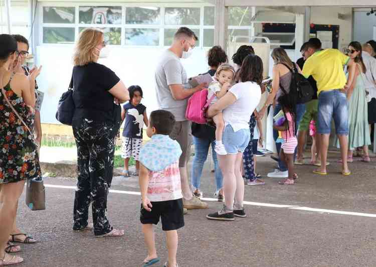 Fila de vacinao