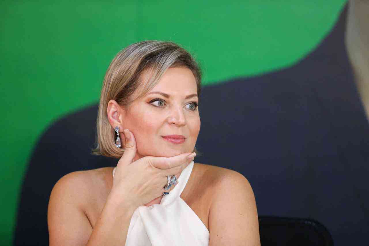 Joice Hasselmann aposta em memes em campanha e eleitores não perdoam