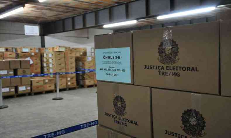 Caixas com urnas nas ltimas eleies: lei sobre impresso de votos foi considerada inconstitucional pelo Supremo(foto: Gladyston Rodrigues/EM/D.A Press)