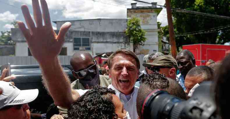 O presidente Jair Bolsonaro provoca aglomeraes e nega gravidade numa disputa com o governador de So Paulo, Joo Dria(foto: Andre Coelho/AFP - 29/11/20 )
