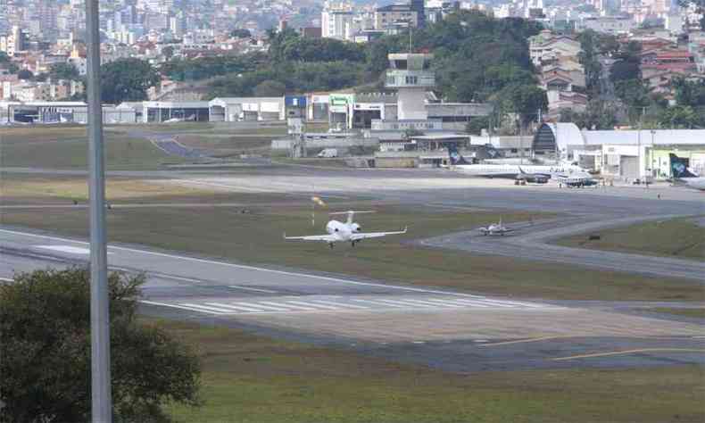 Segundo a Infraero, cabe s companhias areas decidirem se mandam os voos para a Pampulha(foto: Edsio Ferreira/EM/D.A Press - 29/05/2018)