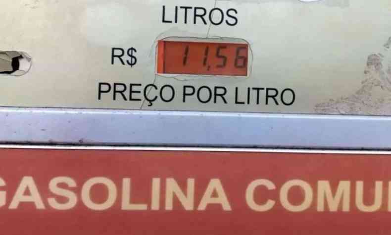 Bomba de gasolina mostrando R$ 11,56 o litro 