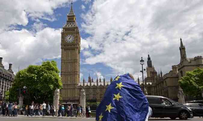 Manifestante contrrio a sada do Reino Unido da Unio Europeia protesta no Centro de Londres(foto: AFP / JUSTIN TALLIS )
