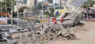 Estação completamente demolida na Avenida Cristiano Machado(foto: Juarez Rodrigues/EM/D.A Press)