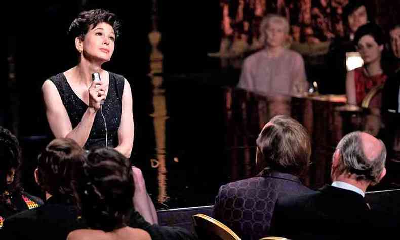 Rene Zellweger atua e canta em Judy %u2013 Muito alm do arco-ris (foto: Paris Filmes)