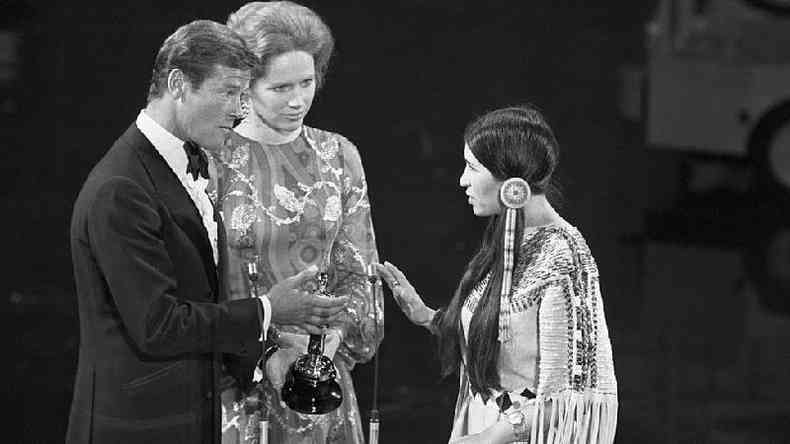 No Oscar de 1973, Sacheen Littlefeather recusa o Oscar de Melhor Ator em nome de Marlon Brando, que fez o papel de Dom Corleone em O Poderoso Chefo.