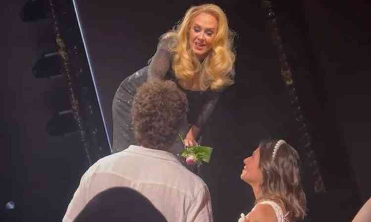 Adele com casal de brasileiros em show