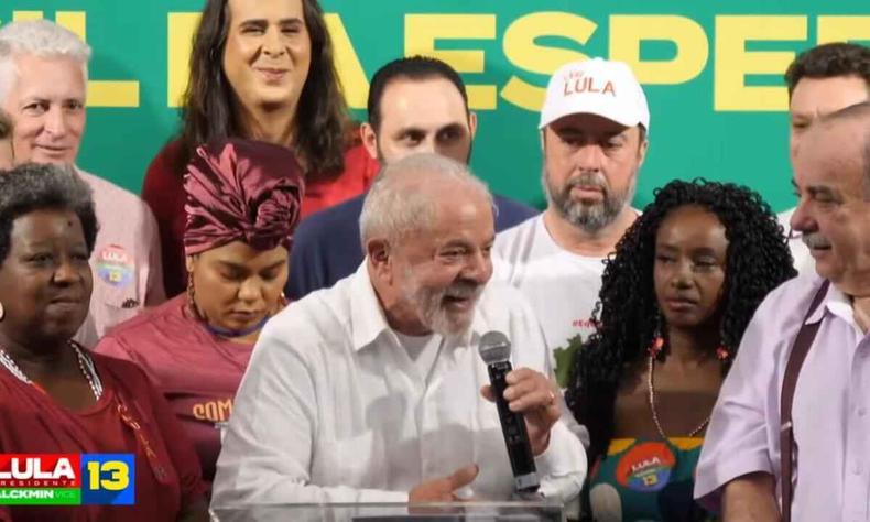 Lula e apoiadores em BH