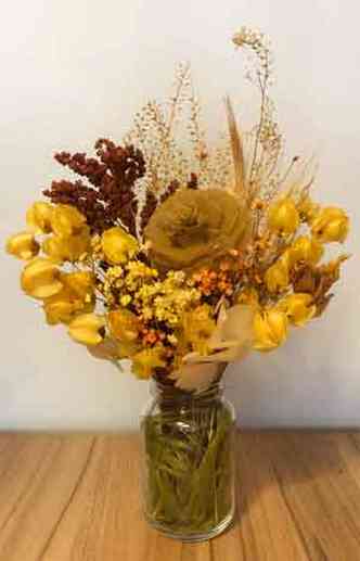 arranjo com flores amarelas
