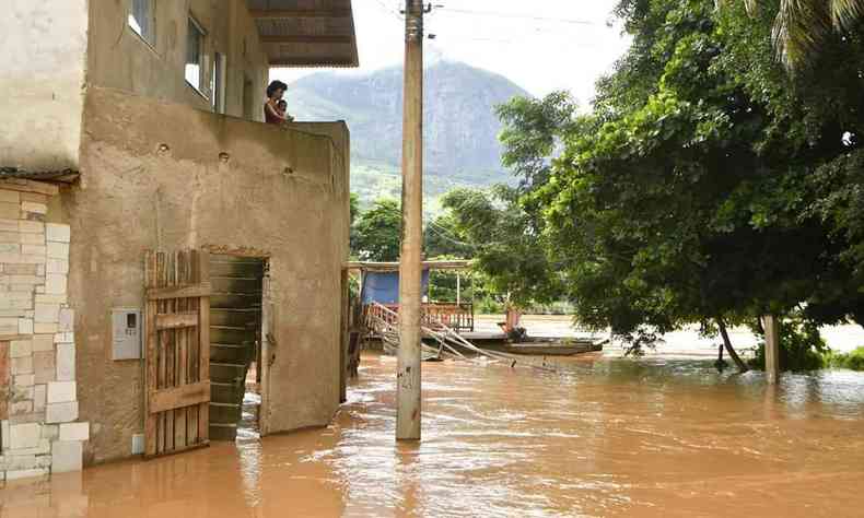 Rio Doce cheio 