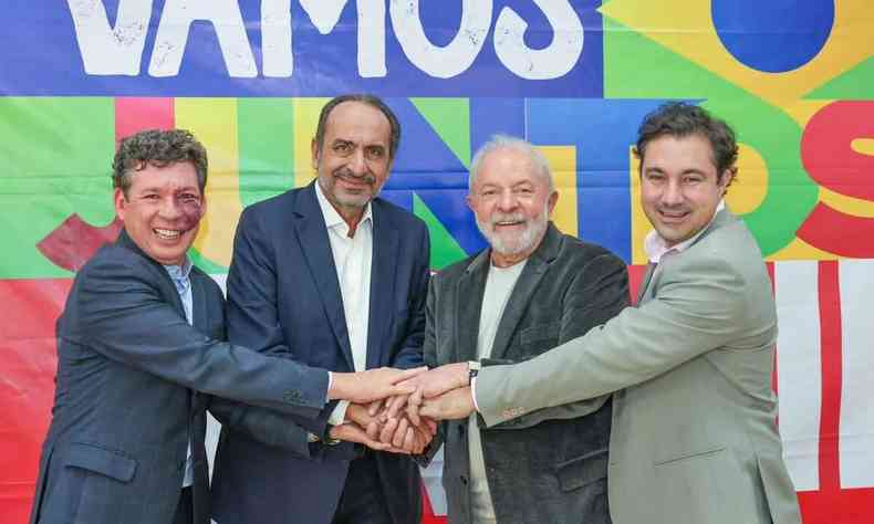 Da esquerda para a direita: Reginaldo Lopes, Kalil, Lula e Cristiano Silveira do as mos em So Paulo
