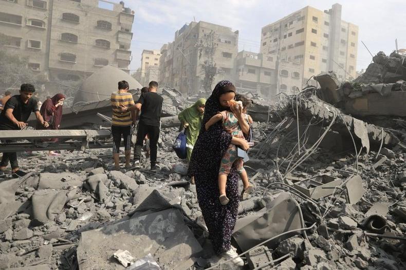 Faixa de Gaza bombardeada por israelenses 
